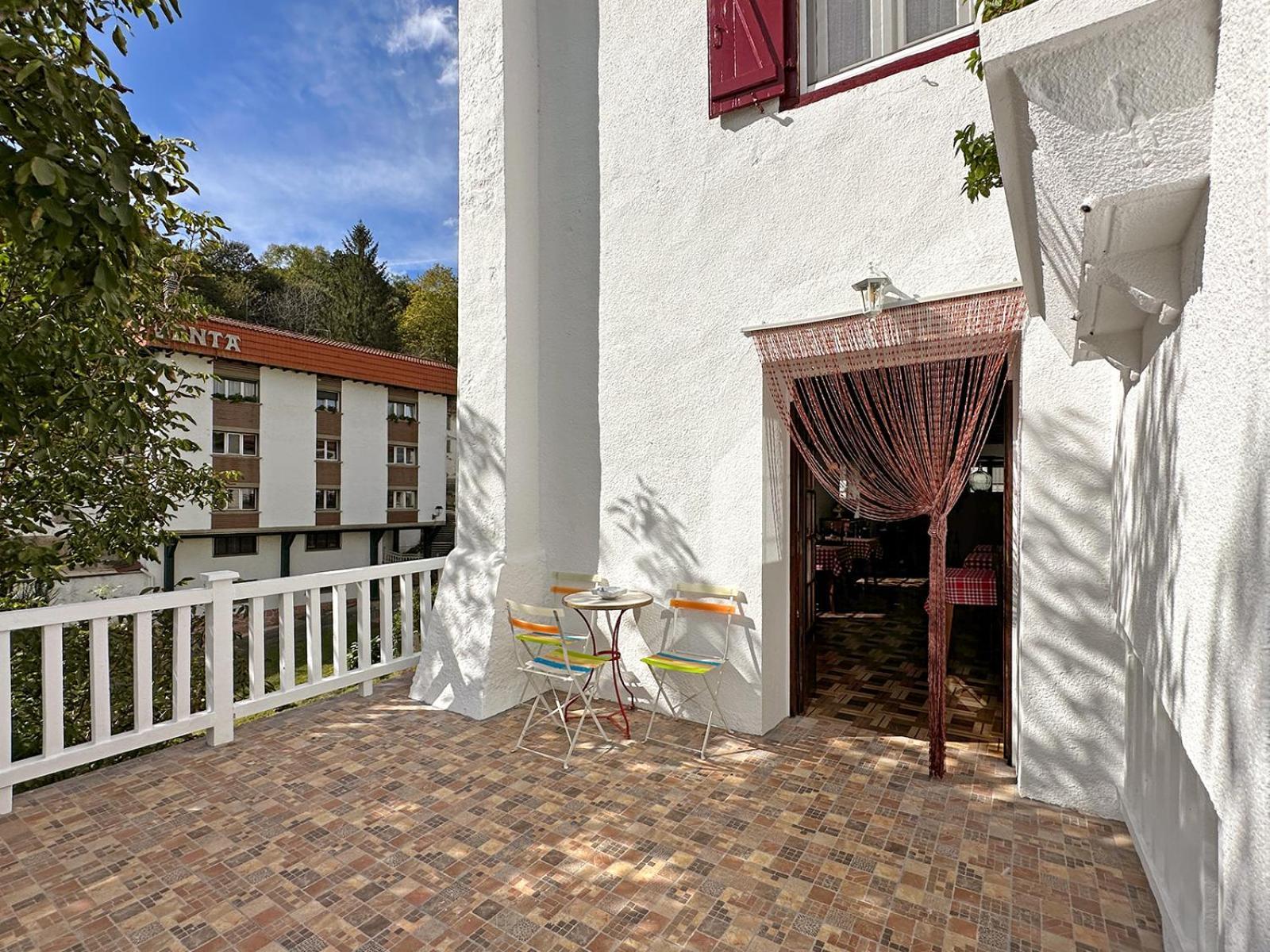 Etxeale Hotel Valcarlos Exterior photo
